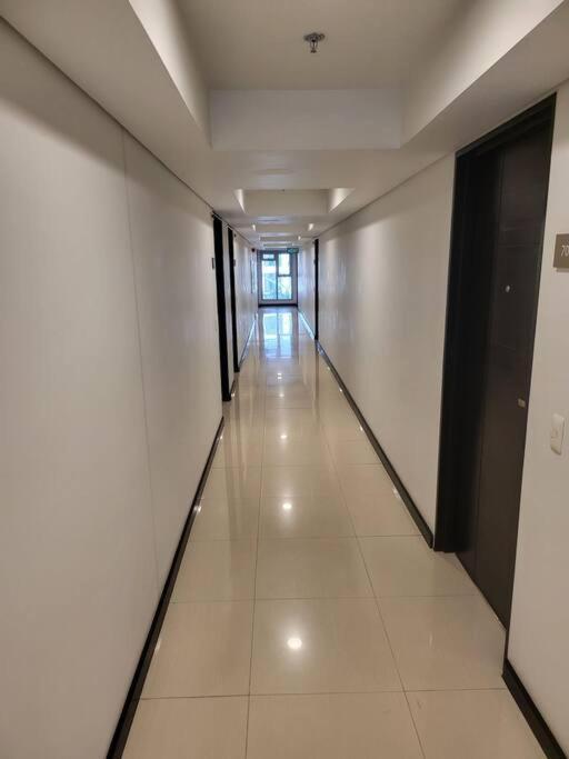 Апартаменты Luxury @ Bgc Sleeps 6 Comfortably Fast Wifi Pool! Манила Экстерьер фото