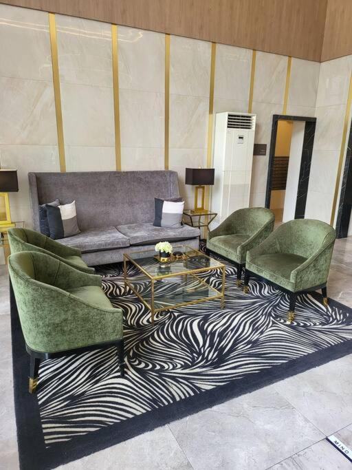 Апартаменты Luxury @ Bgc Sleeps 6 Comfortably Fast Wifi Pool! Манила Экстерьер фото