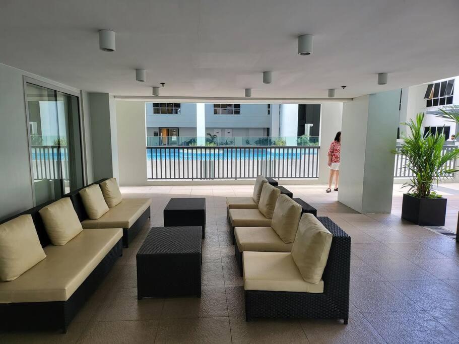 Апартаменты Luxury @ Bgc Sleeps 6 Comfortably Fast Wifi Pool! Манила Экстерьер фото