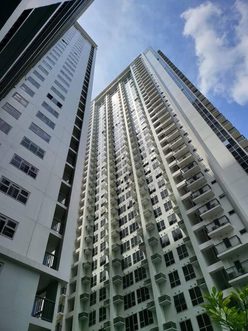 Апартаменты Luxury @ Bgc Sleeps 6 Comfortably Fast Wifi Pool! Манила Экстерьер фото